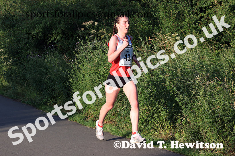 The 2025 Tynedale Pie n Peas 10k Road Race, Ovington to Low Prudhoe, Northumberland. Photo: David T. Hewitson/Sports for All Pics